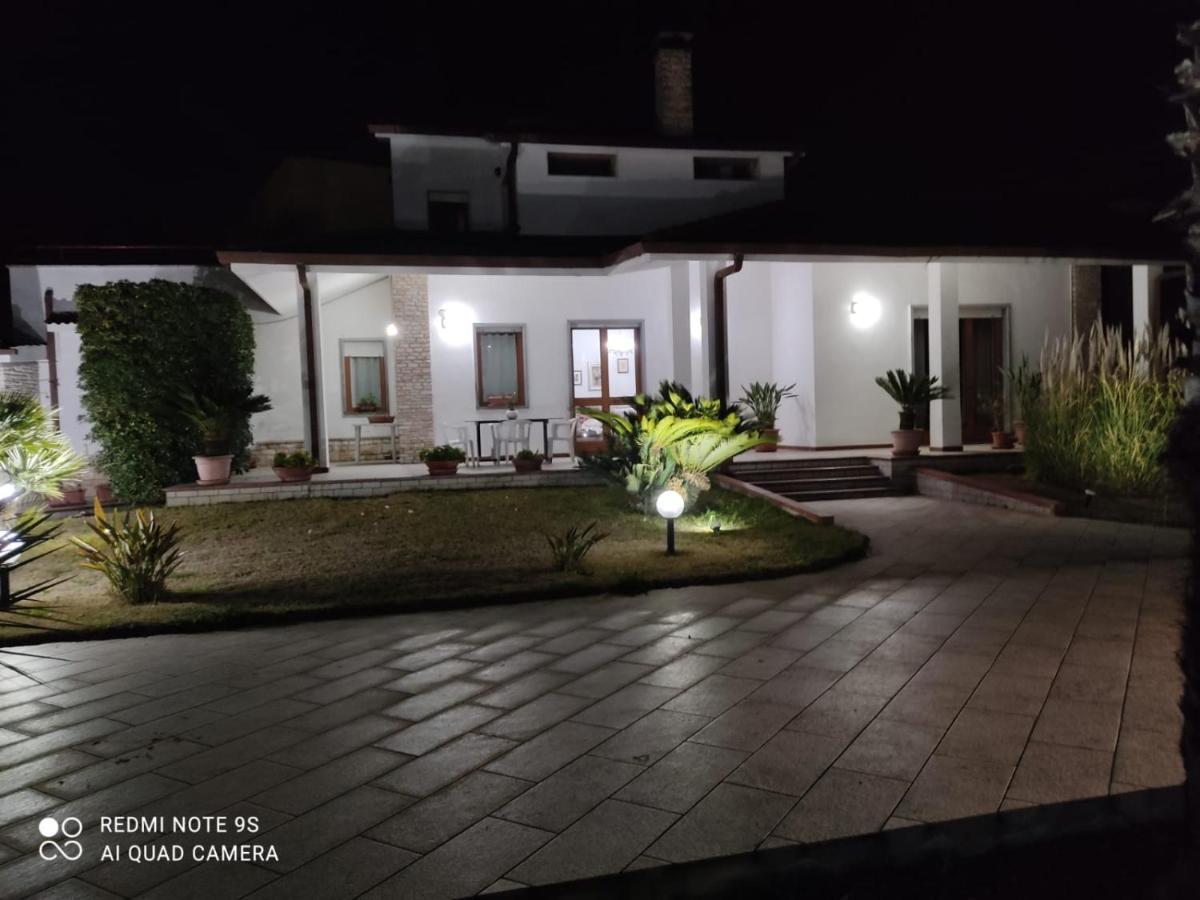 Villa Aristogatti San Pietro Vernotico Exterior photo